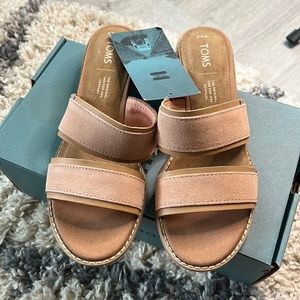 NWT Toms Mariposa Coral Pink Sandal 6.5